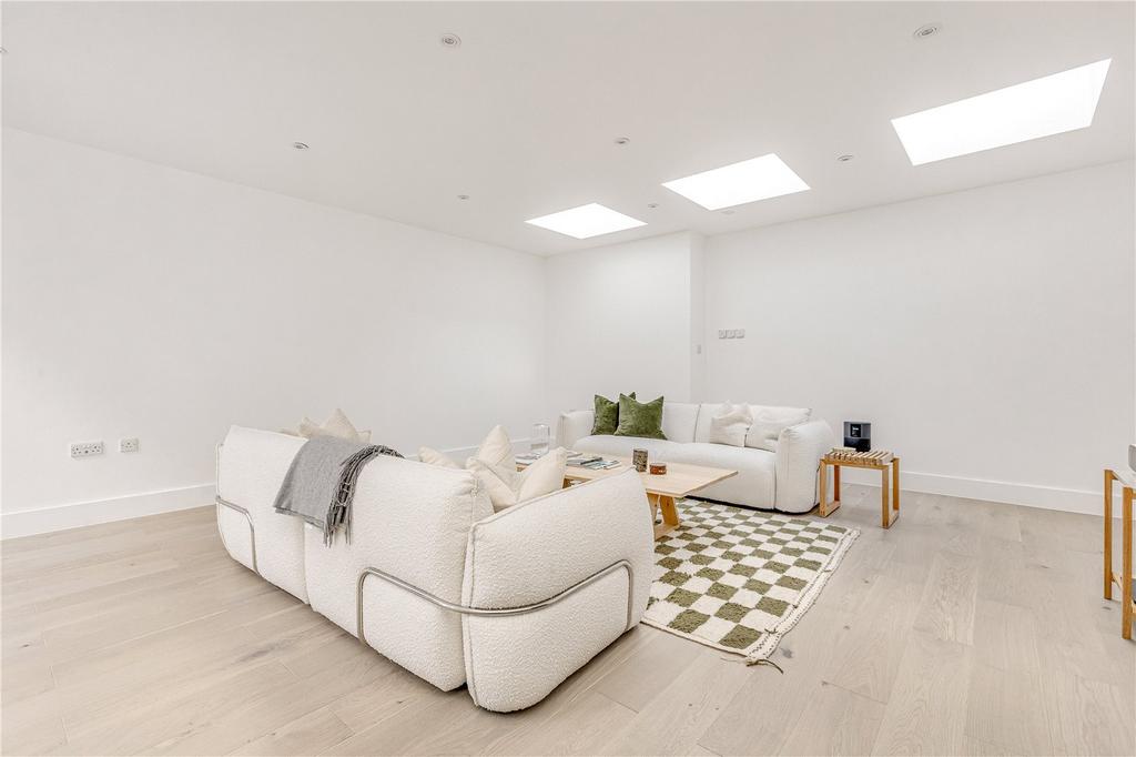 House in London - View 2