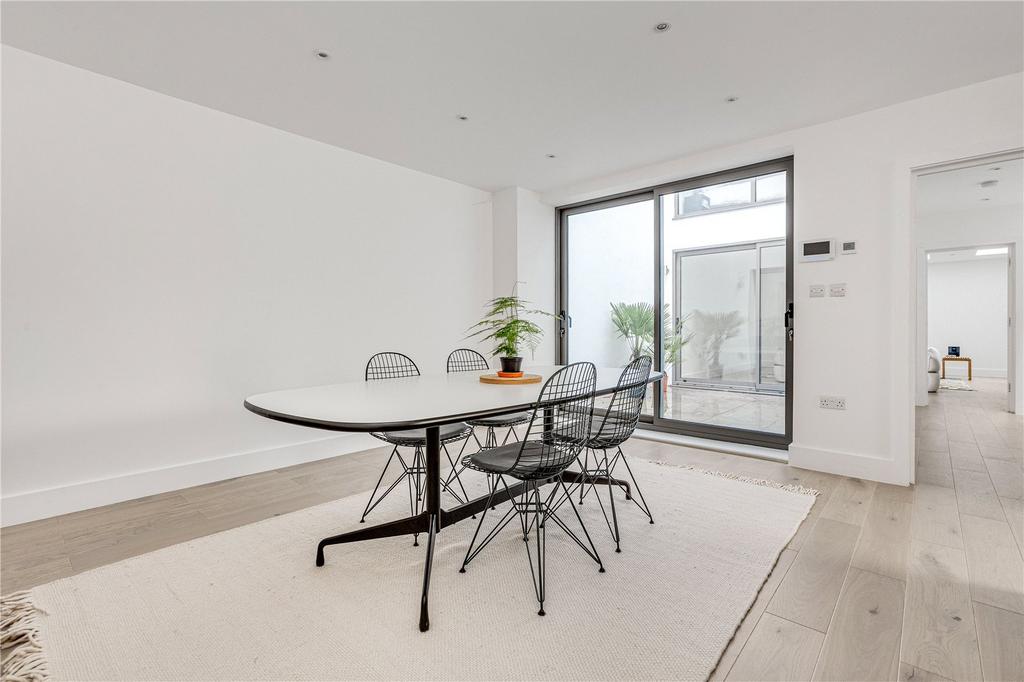 House in London - View 5