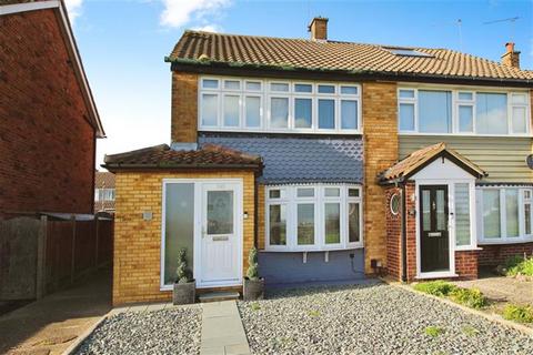 3 bedroom end of terrace house for sale, Corringham Road, SS17