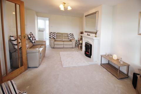 3 bedroom end of terrace house for sale - Corringham Road, SS17
