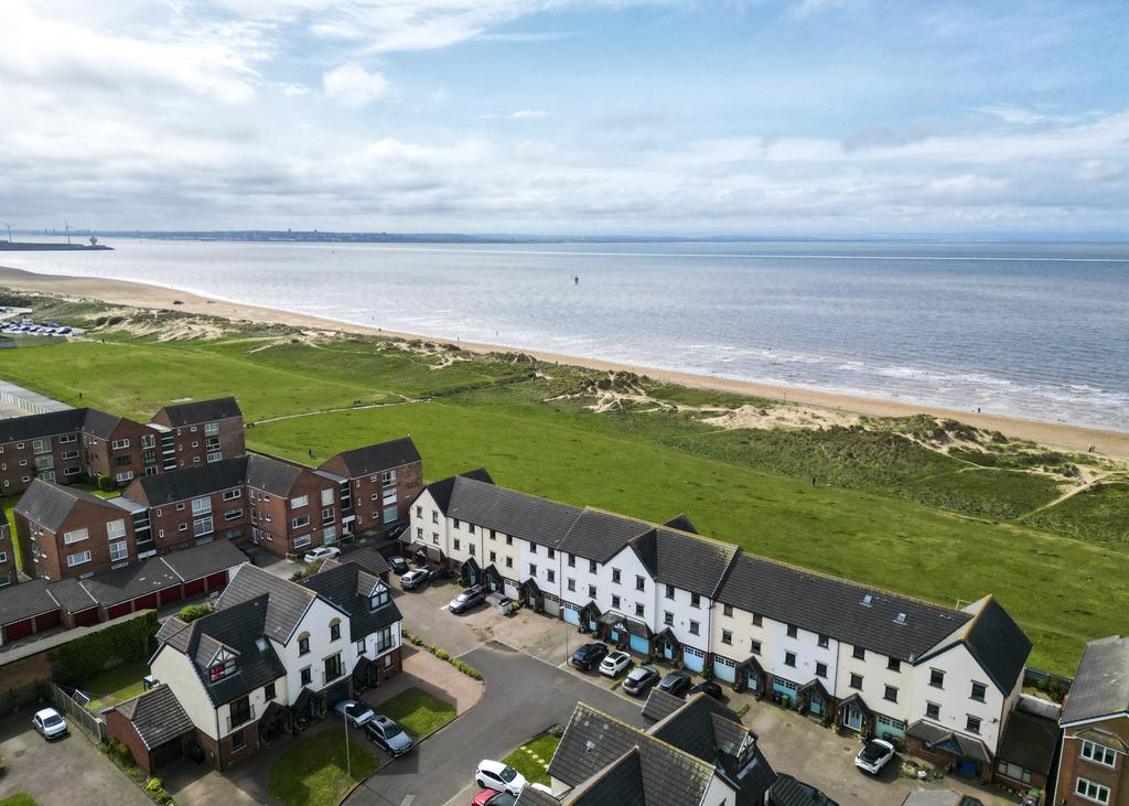 Ramleh Park, Blundellsands... 2 bed terraced house to rent £2,500 pcm