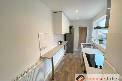 3 bedroom terraced house to rent, Brixton Road, Nottingham, NG7 3FG