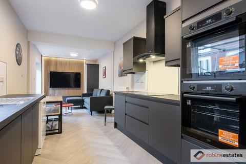 6 bedroom semi-detached house to rent, Rolleston Drive, Nottingham, NG7 1JZ