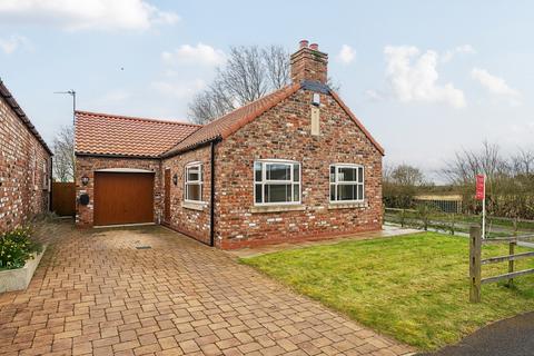 2 bedroom detached bungalow for sale, Fledgling Close, Eagle, Lincoln, Lincolnshire, LN6