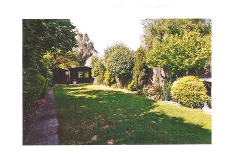 3 bedroom house to rent, Courtfield Gardens, Denham,, UB9