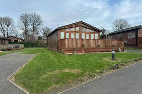 2 bedroom holiday park home for sale, Farley Green, Albury, Guildford GU5