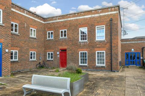 2 bedroom flat for sale, Wedgewood Street,  Aylesbury,  HP19