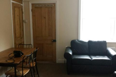 4 bedroom maisonette to rent, Grosvenor Gardens, Newcastle Upon Tyne NE2