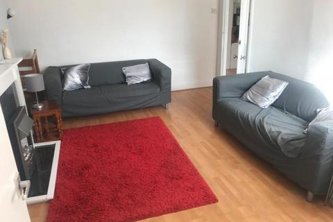 3 bedroom flat to rent, Kelvin Grove, Newcastle Upon Tyne NE2