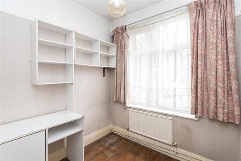 180 Queens Road, London, SW19 8LY
