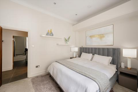 1 bedroom flat for sale, Gloucester Terrace, London, W2.