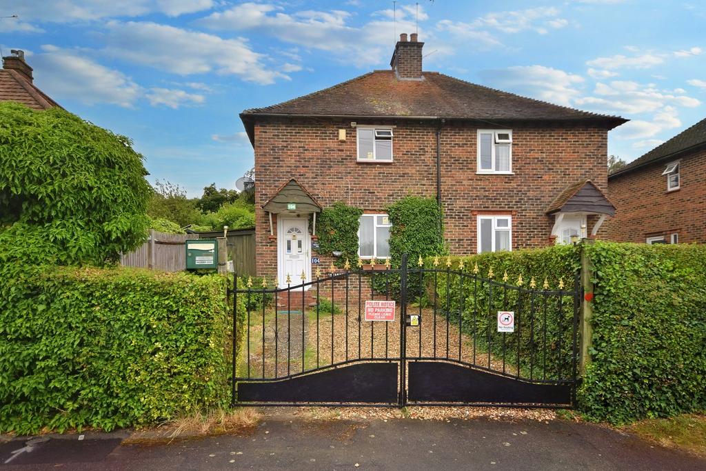 Greenfield Road, Farnham, Surrey, GU9 3 bed semidetached house for