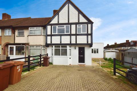 4 bedroom semi-detached house to rent - Oakfield Gardens Carshalton SM5