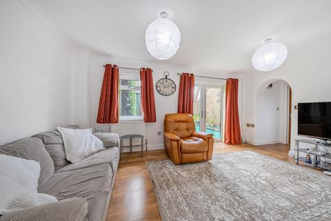 2 bedroom semi-detached house for sale - Cardamom Close, Guildford, Surrey, GU2