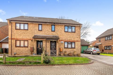 10 Cardamom Close, Guildford, GU2 9GZ