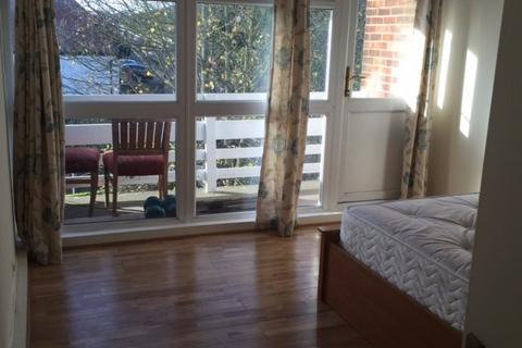 1 bedroom flat for sale, The Gables, Hounslow TW5