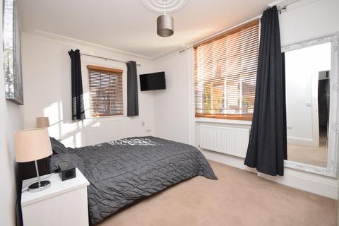 3 bedroom apartment for sale - West Street, Farnham, Surrey, GU9