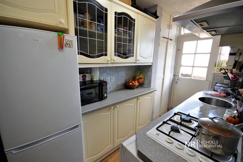 2 bedroom flat for sale, Hook Road, Chessington, Surrey. KT9