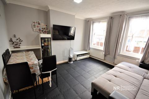 375a Hook Road, Chessington, KT9 1EL