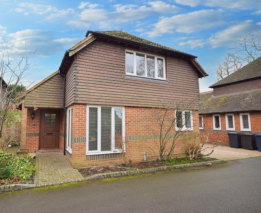 Riverdale, Wrecclesham, Farnham, GU10 3 bed detached house for sale £