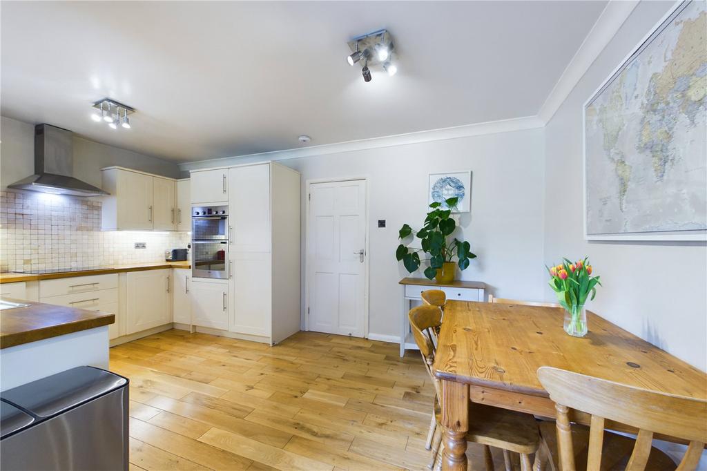 Kitchen/Dining