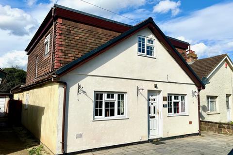 6 bedroom detached house for sale - Rusham Road, Egham, Surrey, TW20