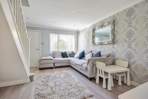 2 bedroom terraced house for sale - Elliott Avenue, Ruislip, Middlesex