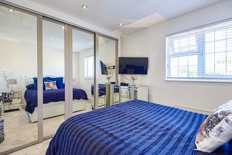 42 Elliott Avenue, Ruislip, HA4 9LZ