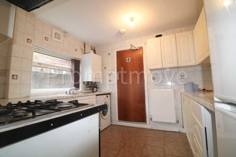 5 bedroom terraced house to rent, Ashburnham Road Luton LU1 1JS