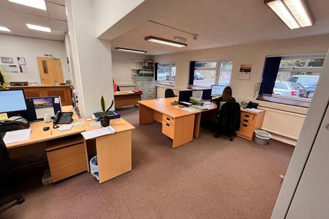 Industrial unit to rent, The Dell, North Common, Sherfield English, Romsey, SO51 6JT