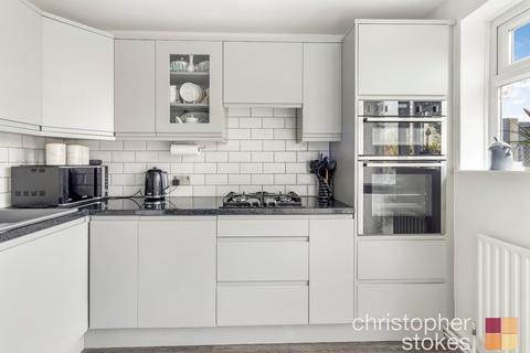 75 Stains Close, Cheshunt, Waltham Cross, EN8 9JJ