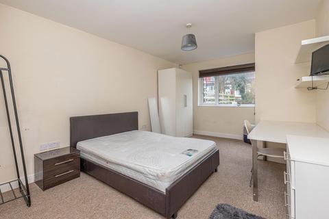 2 bedroom flat to rent, Ash Grove, Leeds LS6