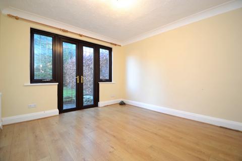 3 bedroom semi-detached house to rent, Far Moss, Leeds LS17