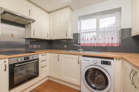 2 bedroom flat to rent, Tanglewood, Leeds LS11