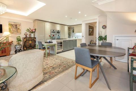 8 Thames Side, Windsor, SL4 1QN