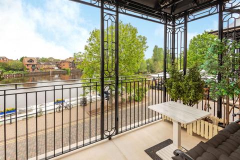 8 Thames Side, Windsor, SL4 1QN
