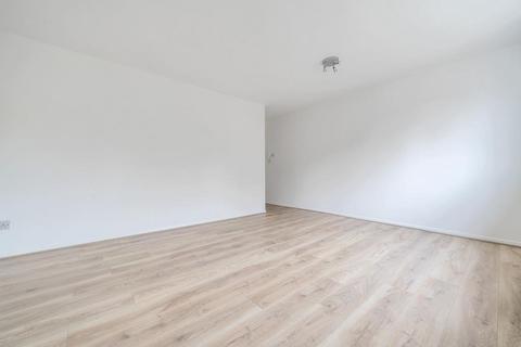 Studio to rent, Galdana Avenue,  Barnet,  EN5