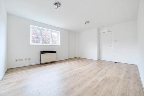 Studio to rent, Galdana Avenue,  Barnet,  EN5