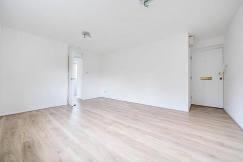 Studio to rent, Galdana Avenue,  Barnet,  EN5