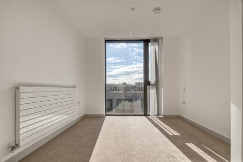 3 bedroom flat to rent, Echo Court, London E16