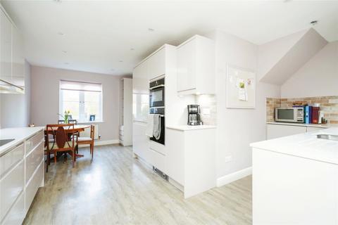 14 Birch Drive, Bradwell Village, Burford, OX18 4XH