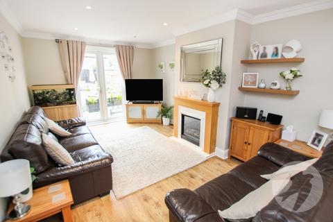 3 bedroom terraced house for sale - Newhaven Gardens, London, SE9