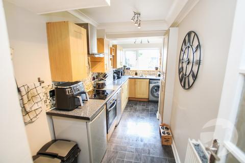 3 bedroom terraced house for sale - Newhaven Gardens, London, SE9
