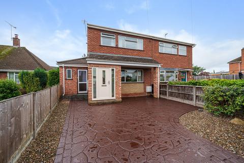 3 bedroom semi-detached house for sale - Field Road, Worcester WR3