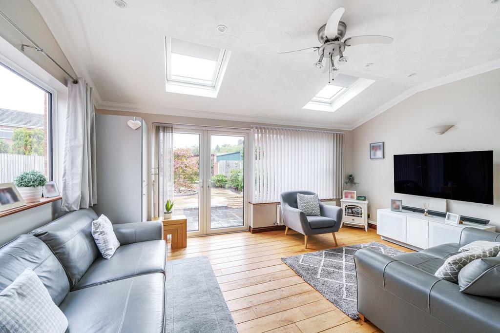 Field Road, Worcester WR3 3 bed semidetached house for sale £315,000
