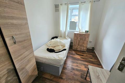 8 bedroom flat for sale, Duckett Street, London, E1 4SP