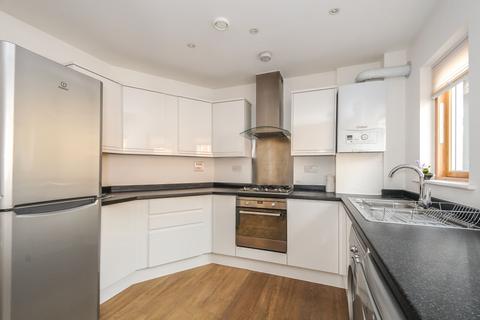 2 bedroom apartment to rent, Green Lanes Palmers Green N13