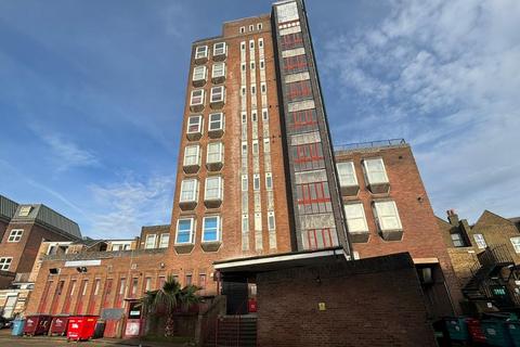 1 bedroom flat for sale - Flat 5 Stanmore Towers, Church Road, Stanmore, Middlesex, HA7 4DE