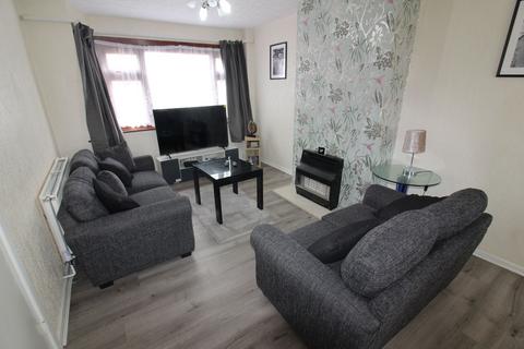 3 bedroom semi-detached house to rent, Five Oaks Road, Willenhall