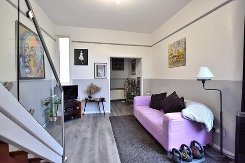 8b Grovelands Road, London, N13 4RH